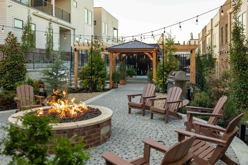 Apartment Bachelorette Dream | 2 Units | 8 Kings + 8 Baths *