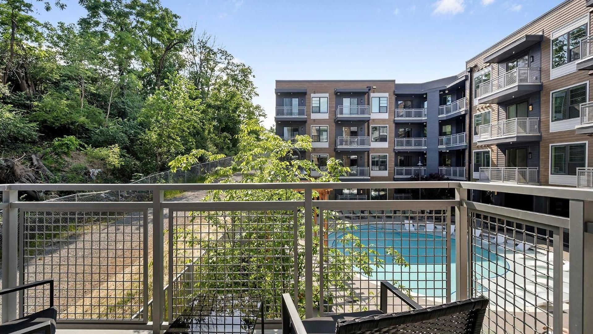 Landing Beautiful 2Bd Gym Courtyard Apartment *