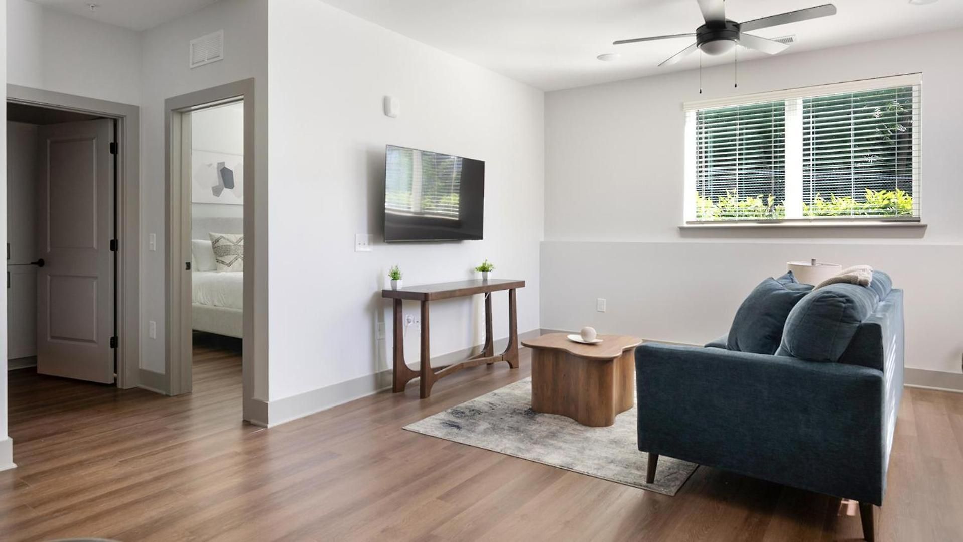 Landing Beautiful 2Bd Gym Courtyard Nashville