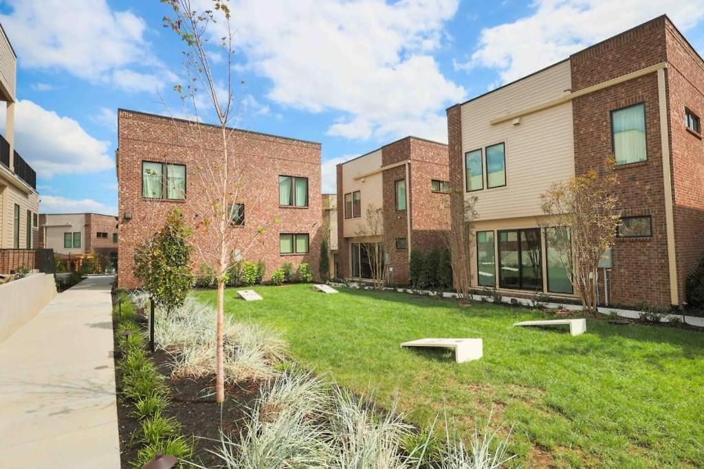 Bachelorette Dream | 2 Units | 8 Kings + 8 Baths * Nashville