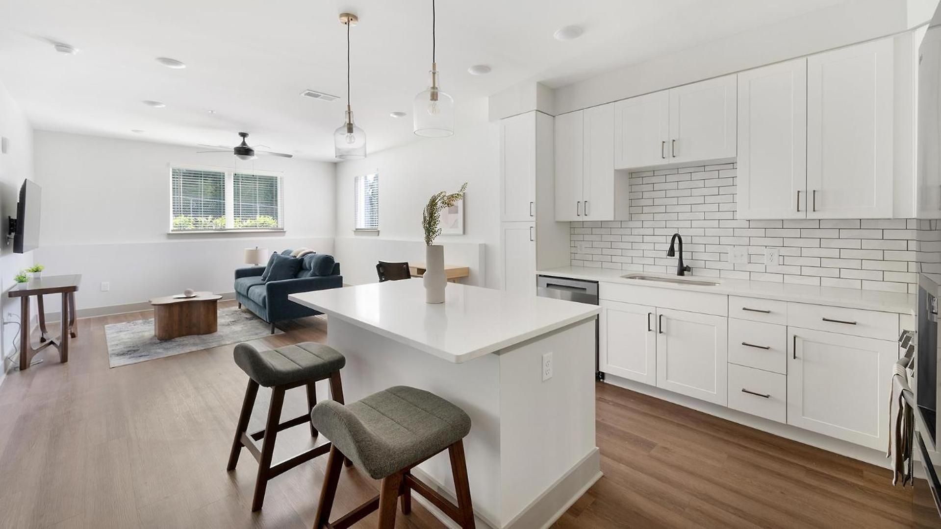 Landing Beautiful 2Bd Gym Courtyard