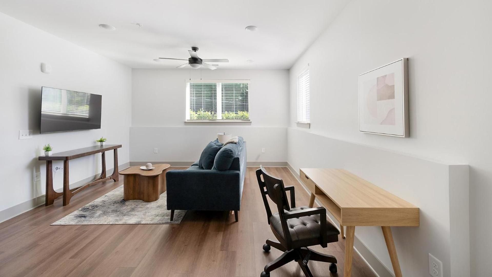 Landing Beautiful 2Bd Gym Courtyard