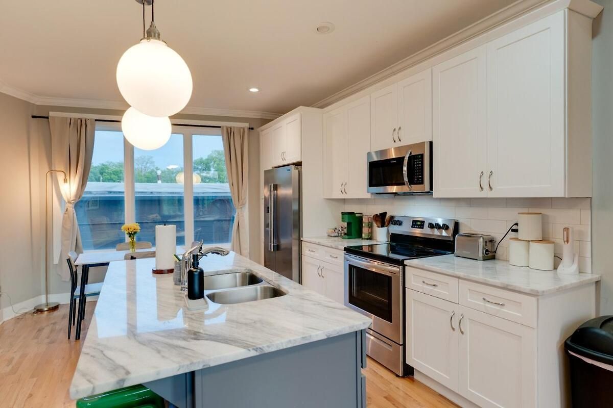 Rooftop Skyline View-close To Broadway-sleeps 8 *