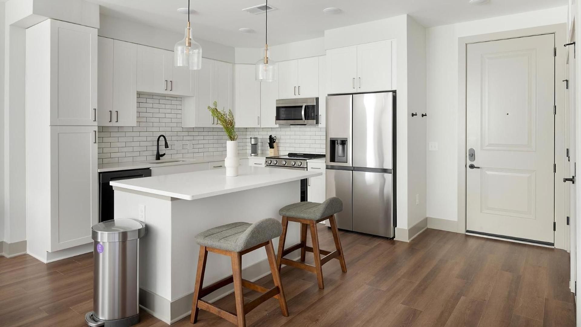 Landing Beautiful 2Bd Gym Courtyard Apartment