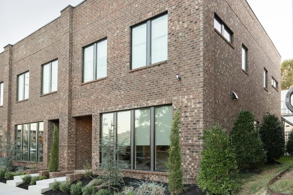Bachelorette Dream | 2 Units | 8 Kings + 8 Baths