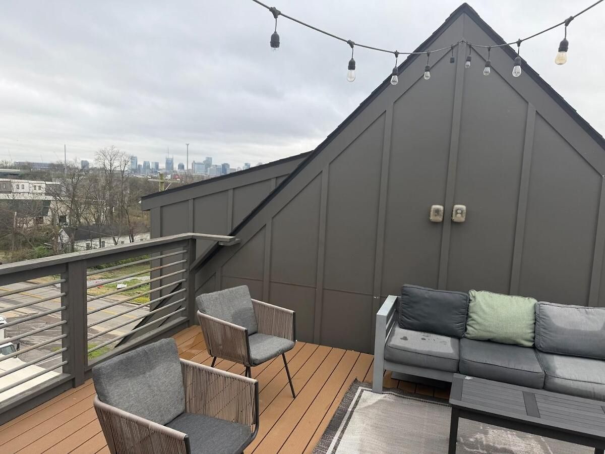 Rooftop Skyline View-close To Broadway-sleeps 8 Apartment