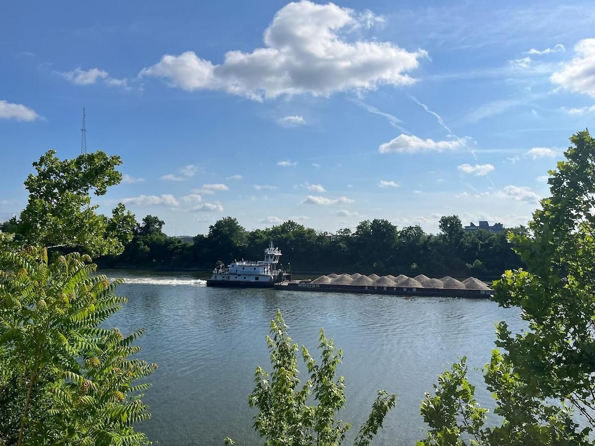 Riverside Rhythm! Waterfront & Walk To Broadway! Apartment *