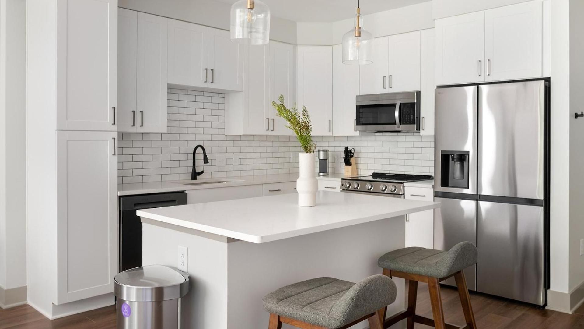 Landing Beautiful 2Bd Gym Courtyard Nashville