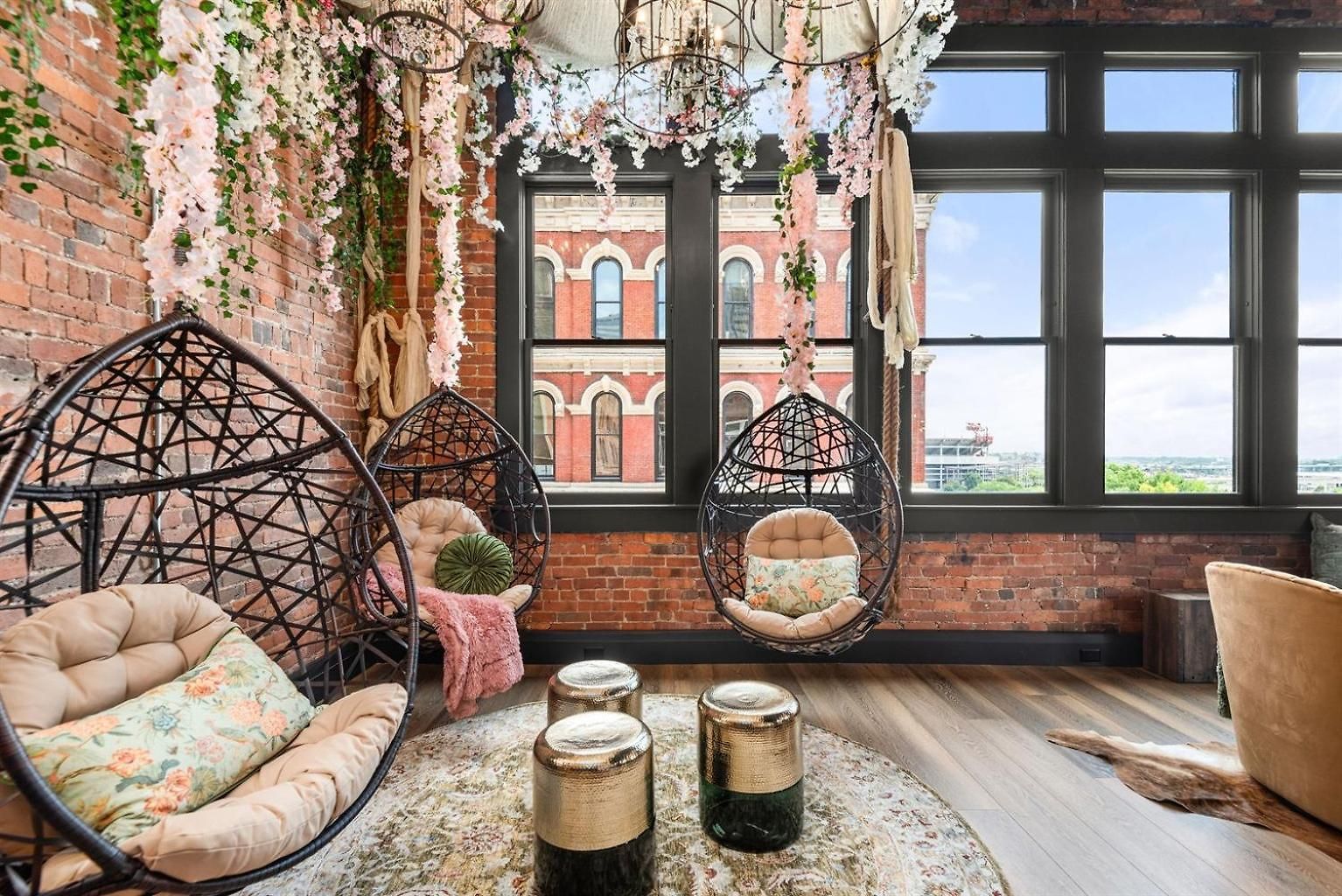 The Songbird-luxury Penthouse Steps To Broadway Holiday home
