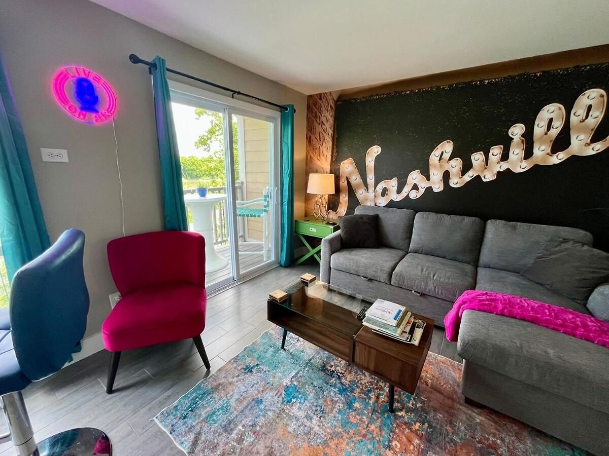 Riverside Rhythm! Waterfront & Walk To Broadway! Apartment