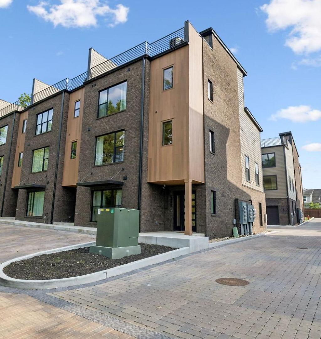 Modern 4br Townhouse Rooftop Lounge Apartment