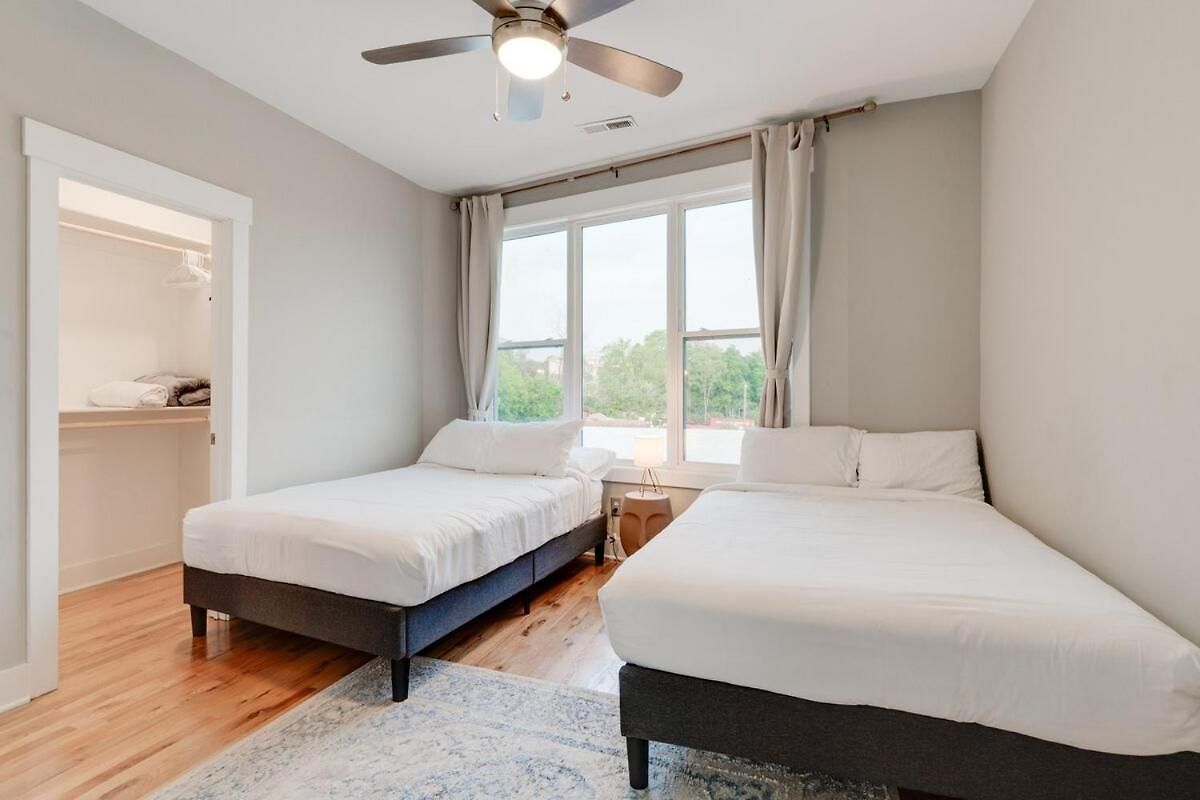 Rooftop Skyline View-close To Broadway-sleeps 8 Nashville