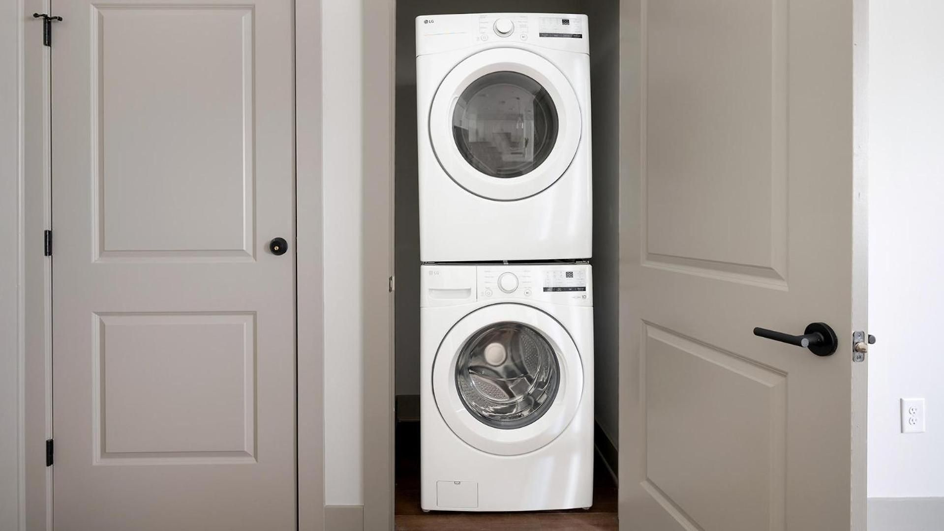 Landing Beautiful 2Bd Gym Courtyard Apartment