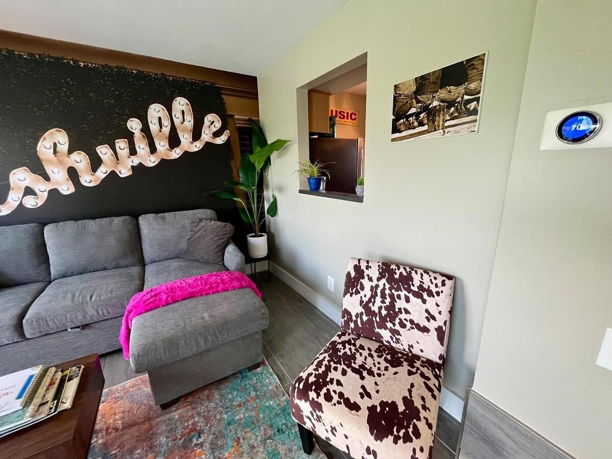 Riverside Rhythm! Waterfront & Walk To Broadway! Apartment