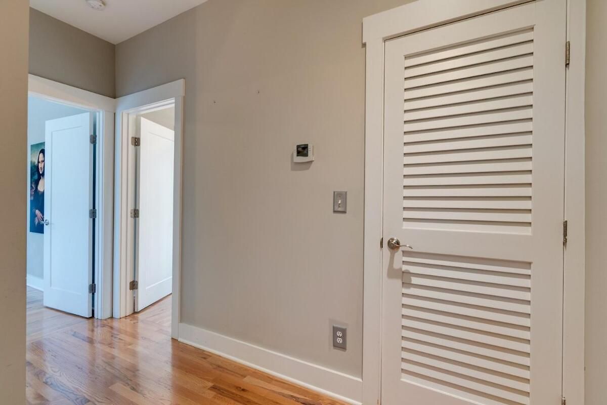 Rooftop Skyline View-close To Broadway-sleeps 8 Apartment