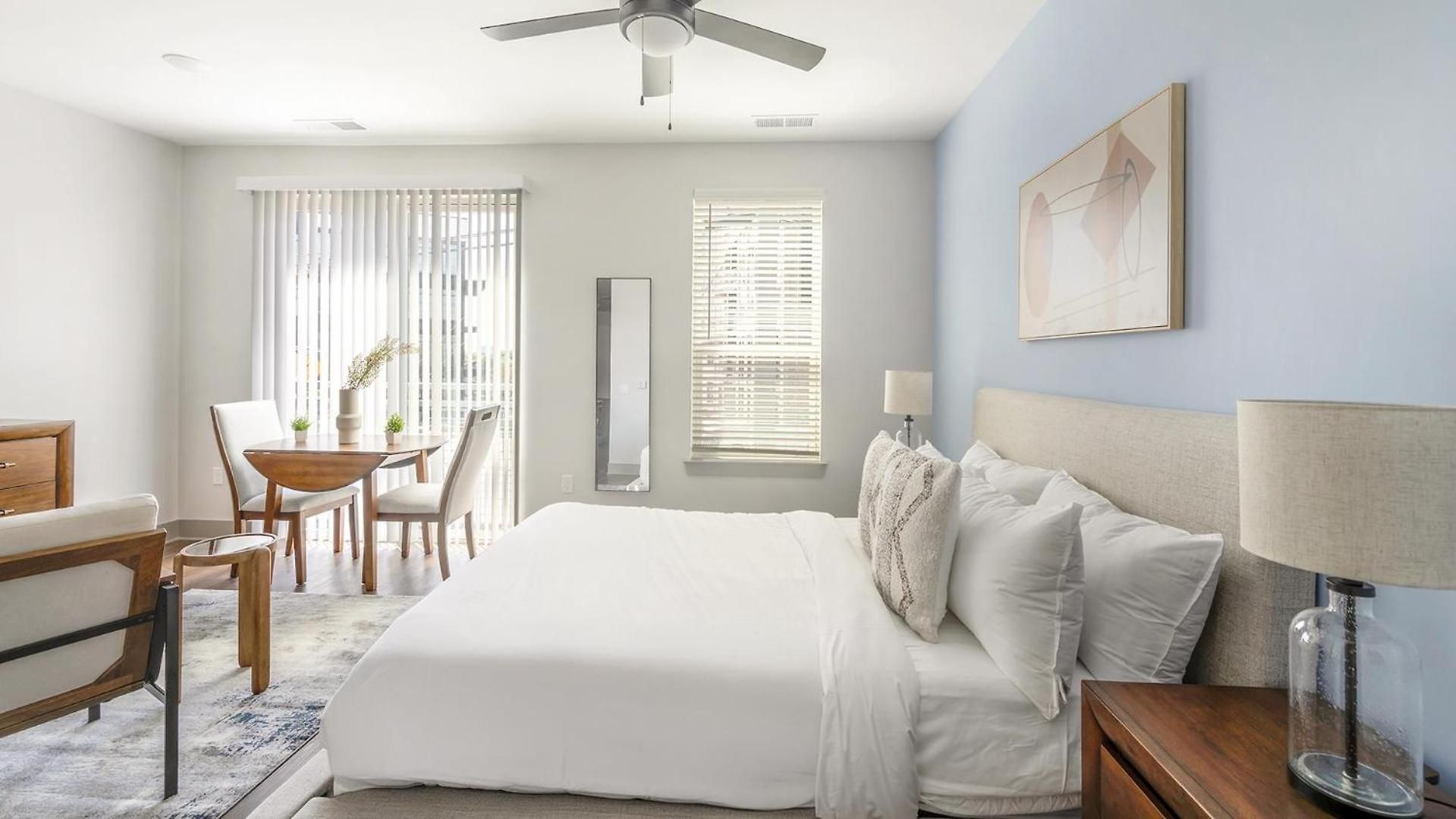 Landing Beautiful 2Bd Gym Courtyard