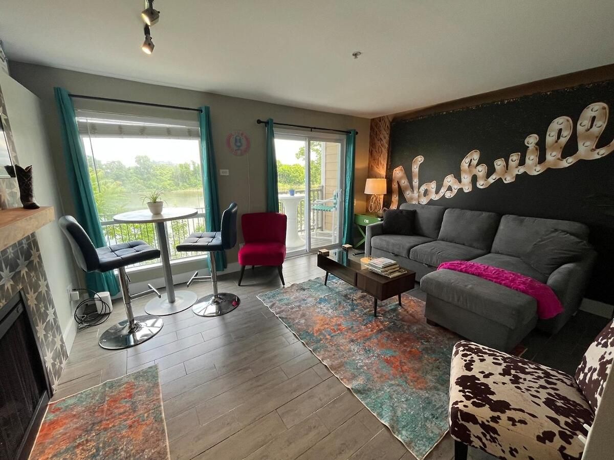 Riverside Rhythm! Waterfront & Walk To Broadway! Apartment
