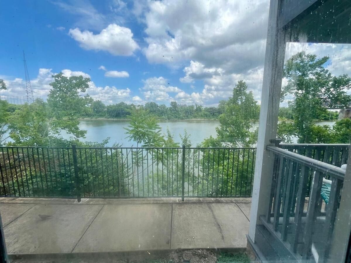 Riverside Rhythm! Waterfront & Walk To Broadway! Apartment *