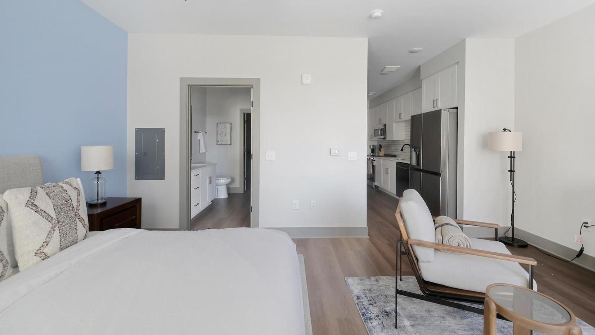 Landing Beautiful 2Bd Gym Courtyard Apartment