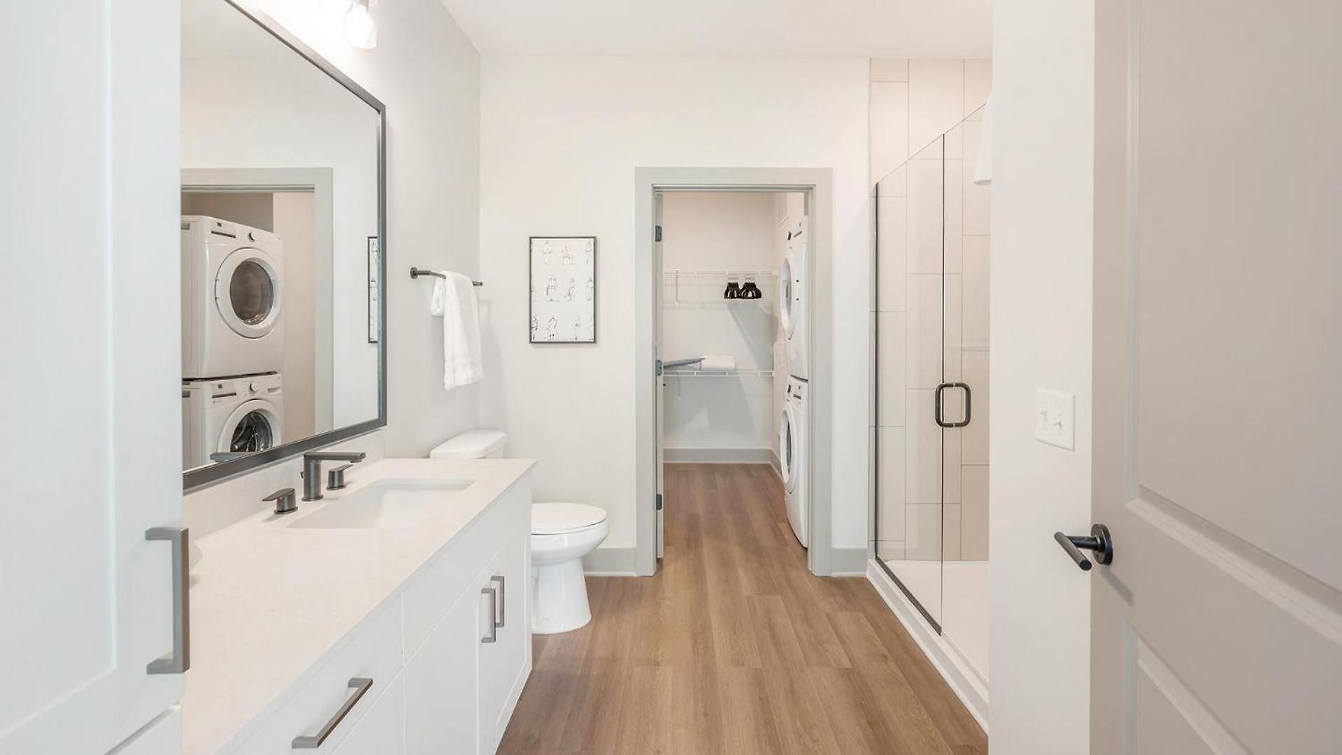 Landing Beautiful 2Bd Gym Courtyard Nashville