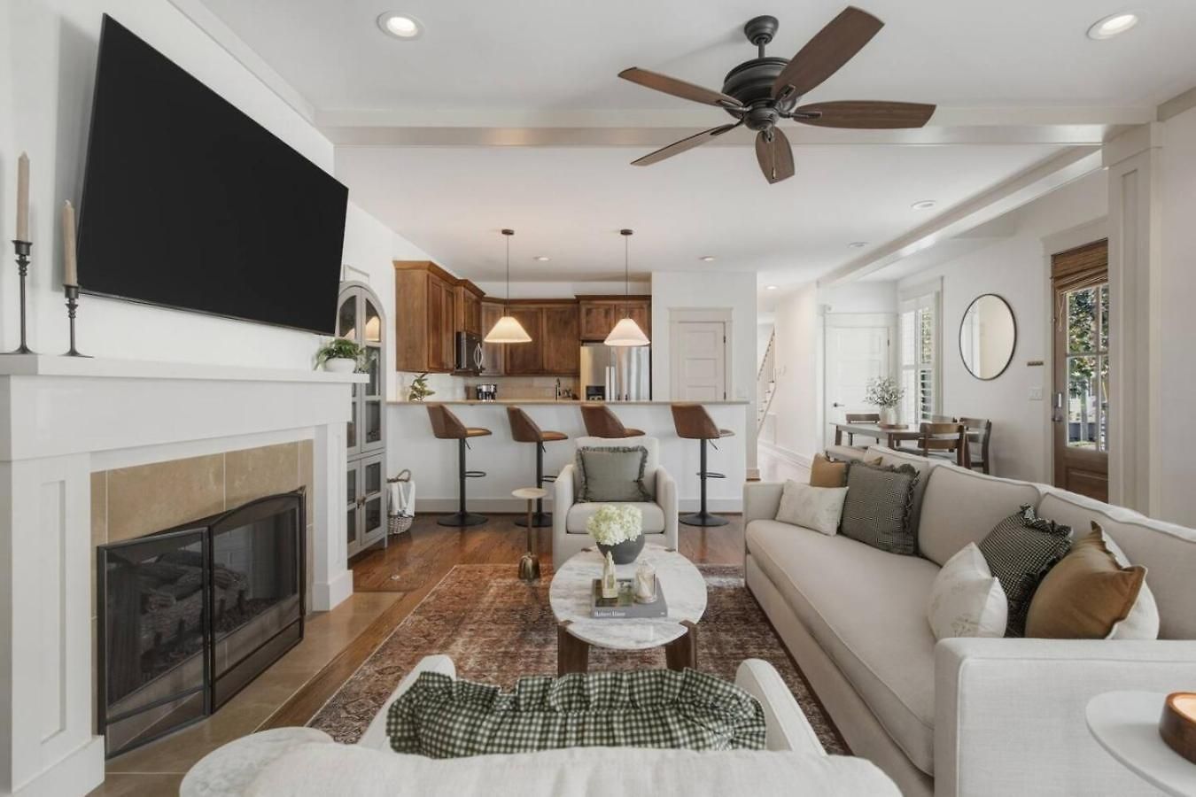 Sylvan Park With Fenced-in Yard, Porch, And Parking Holiday home *