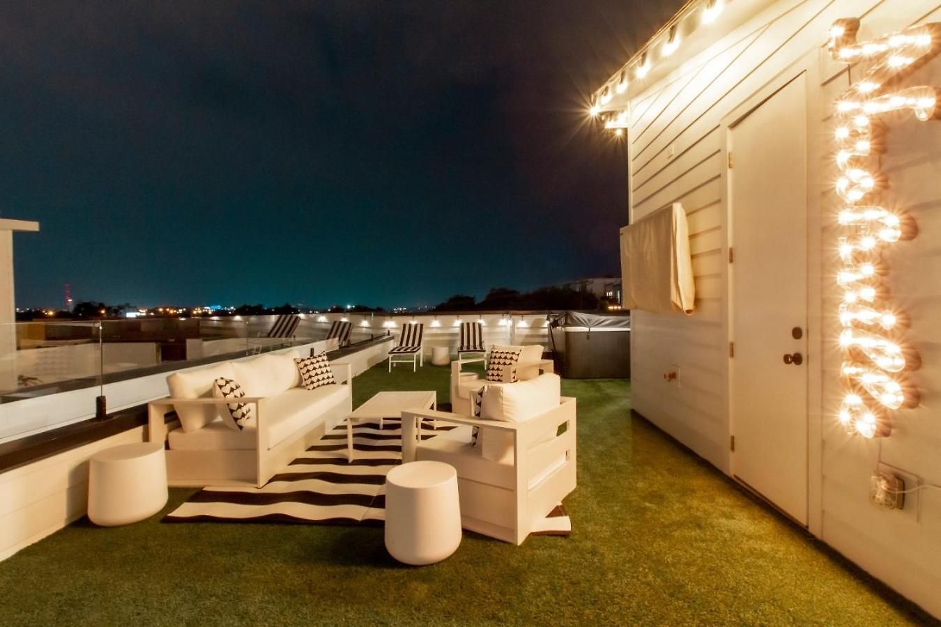Playmate Lounge - Rooftop Hot Tub Game Holiday home Nashville