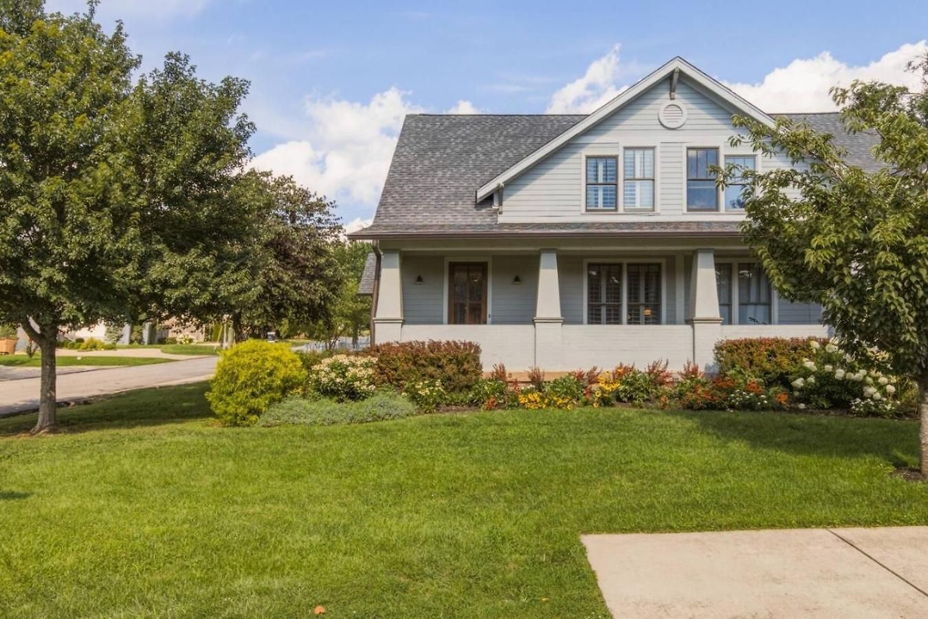 Sylvan Park With Fenced-in Yard, Porch, And Parking *