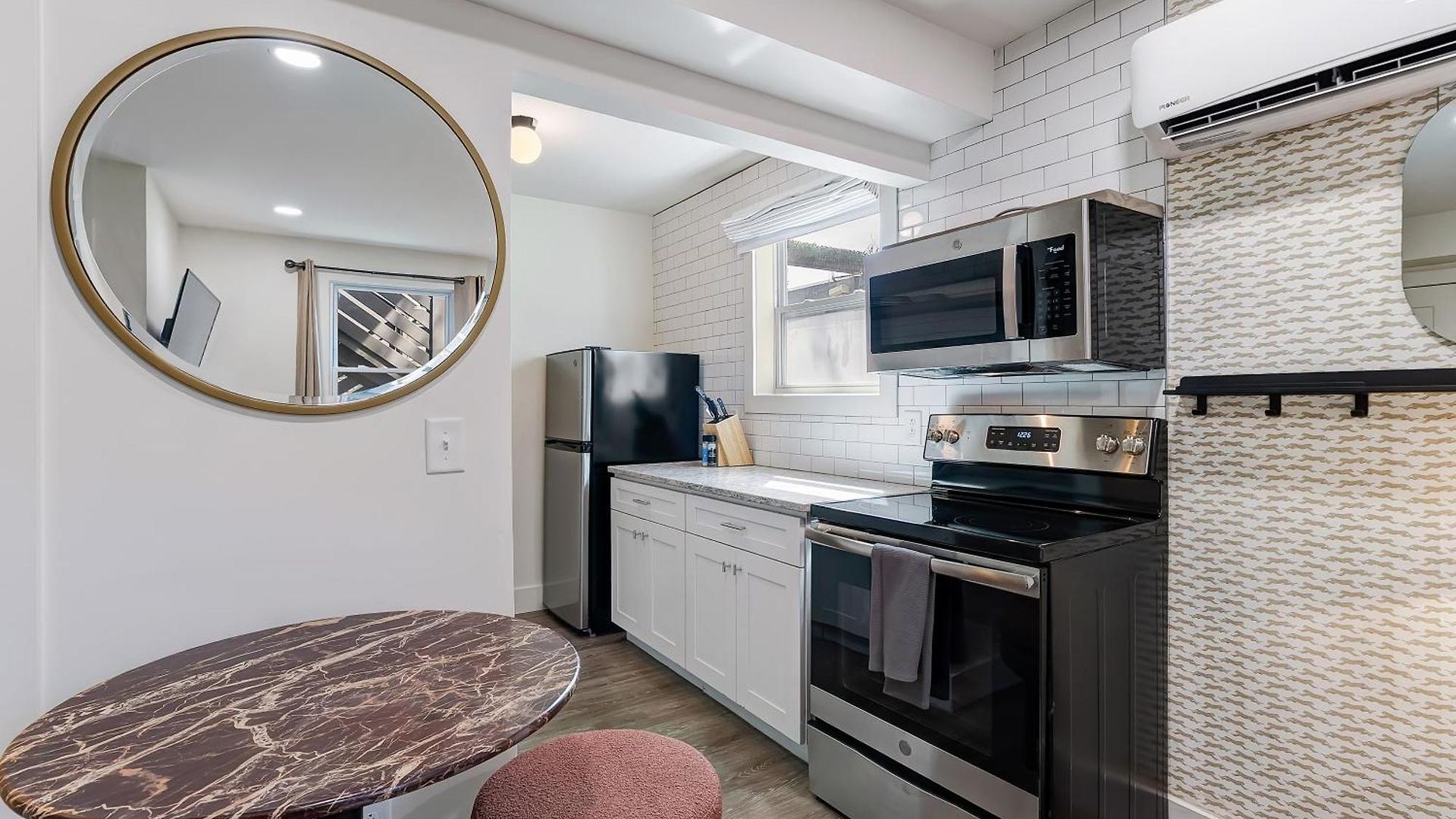 Hotel 1705 State Street 5*