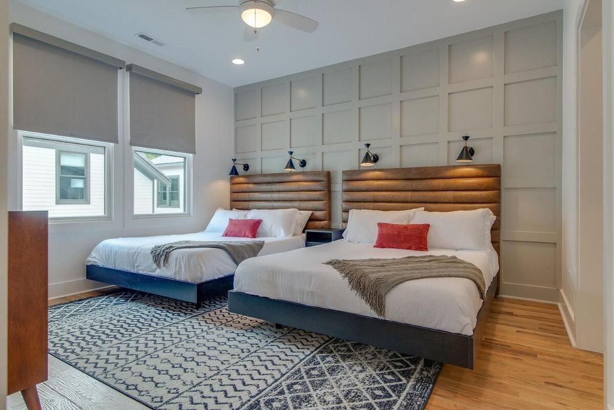 Modern East Townhome Walk To Local Favorite Restaurants And Bars 2 Car Garage Smart Tvs In Every Near Five Points The Gulch And 10 Min To Broadway 24 Hr Hospitality Holiday home *