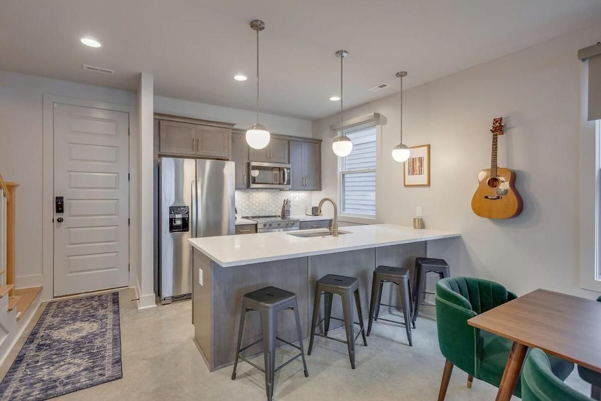 Holiday home Spacious And Walkable East Nash Designer Twin Homes Sleep 20 With Smart Tvs Workspaces And Fast Wifi 2 Garages And Full Kitchens Walk To Mas Tacos 10 Min To Broadway 24 Hr Hospitality Nashville