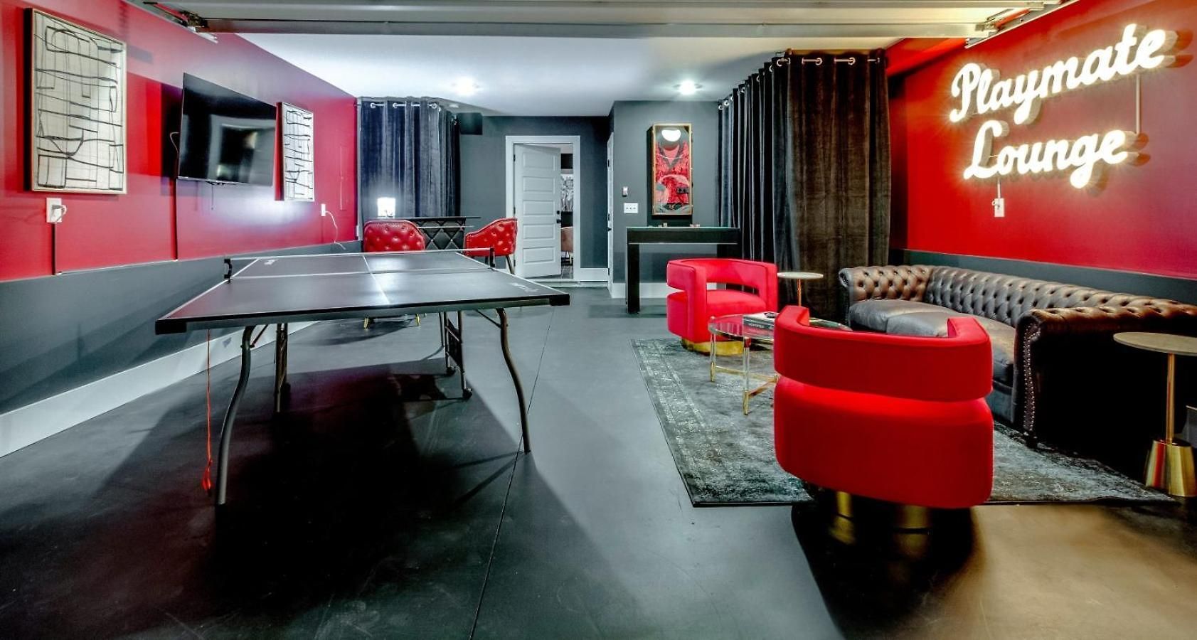 Playmate Lounge - Rooftop Hot Tub Game Holiday home