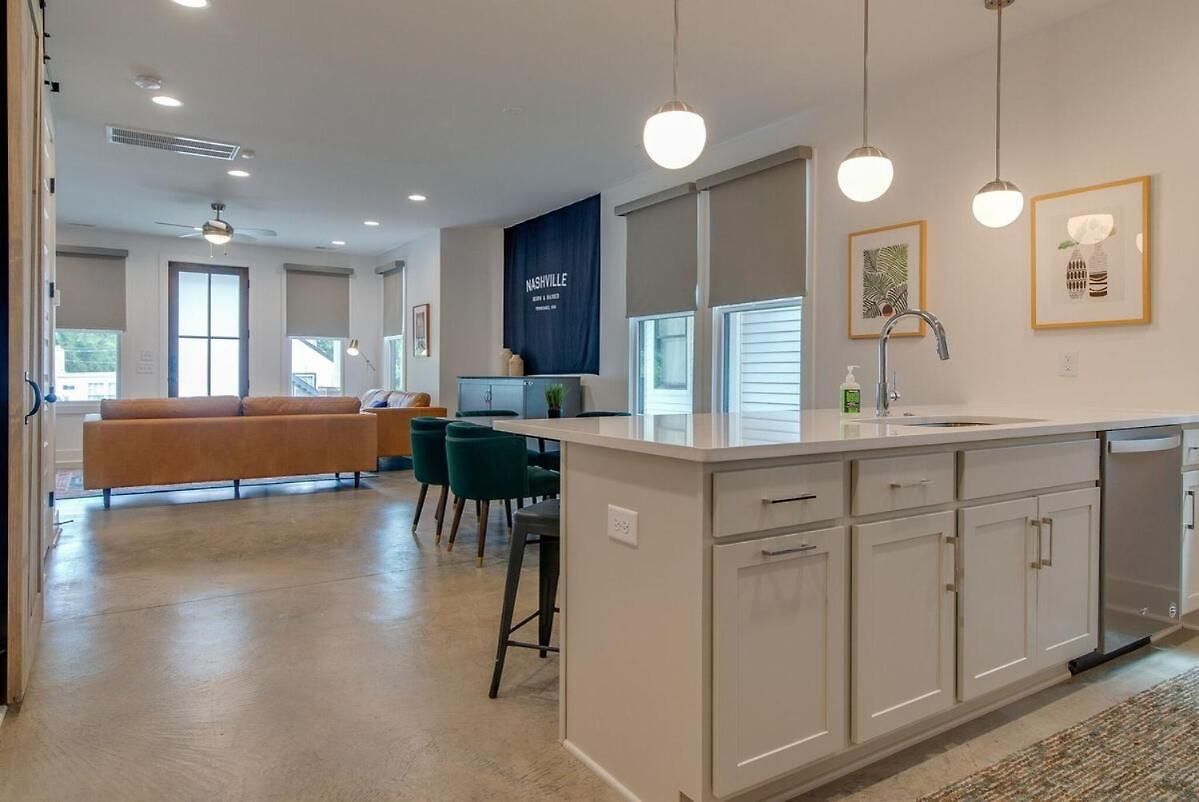 Modern East Townhome Walk To Local Favorite Restaurants And Bars 2 Car Garage Smart Tvs In Every Near Five Points The Gulch And 10 Min To Broadway 24 Hr Hospitality Holiday home *