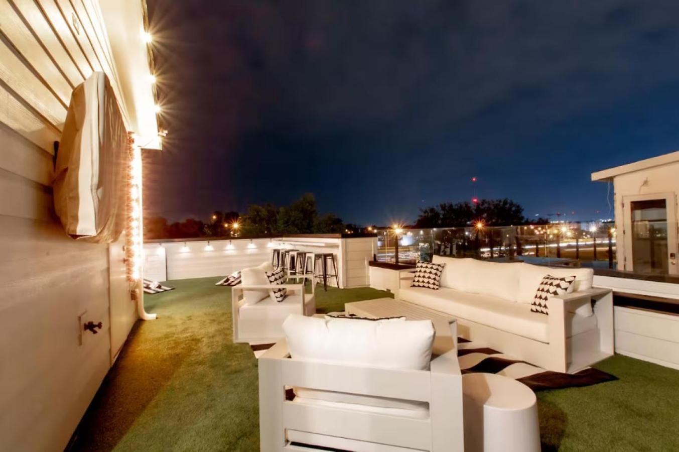 Playmate Lounge - Rooftop Hot Tub Game Holiday home Nashville