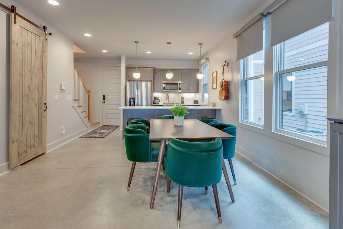 Spacious And Walkable East Nash Designer Twin Homes Sleep 20 With Smart Tvs Workspaces And Fast Wifi 2 Garages And Full Kitchens Walk To Mas Tacos 10 Min To Broadway 24 Hr Hospitality