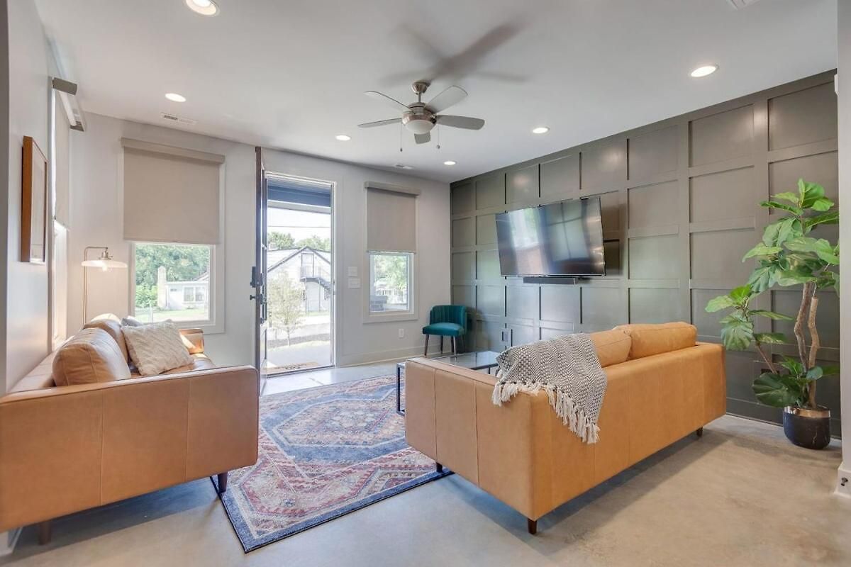 Spacious And Walkable East Nash Designer Twin Homes Sleep 20 With Smart Tvs Workspaces And Fast Wifi 2 Garages And Full Kitchens Walk To Mas Tacos 10 Min To Broadway 24 Hr Hospitality