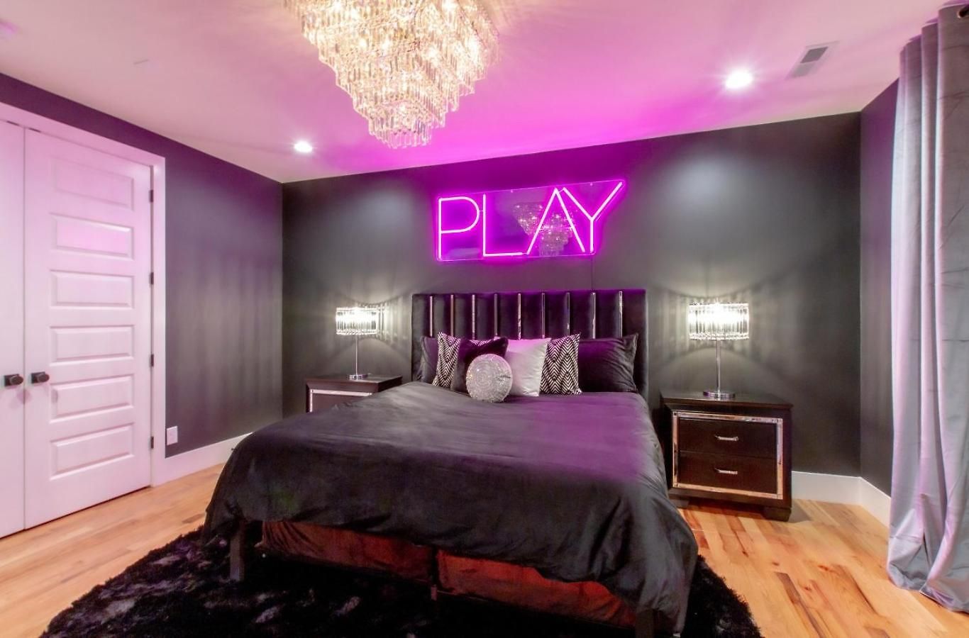 Playmate Lounge - Rooftop Hot Tub Game Nashville