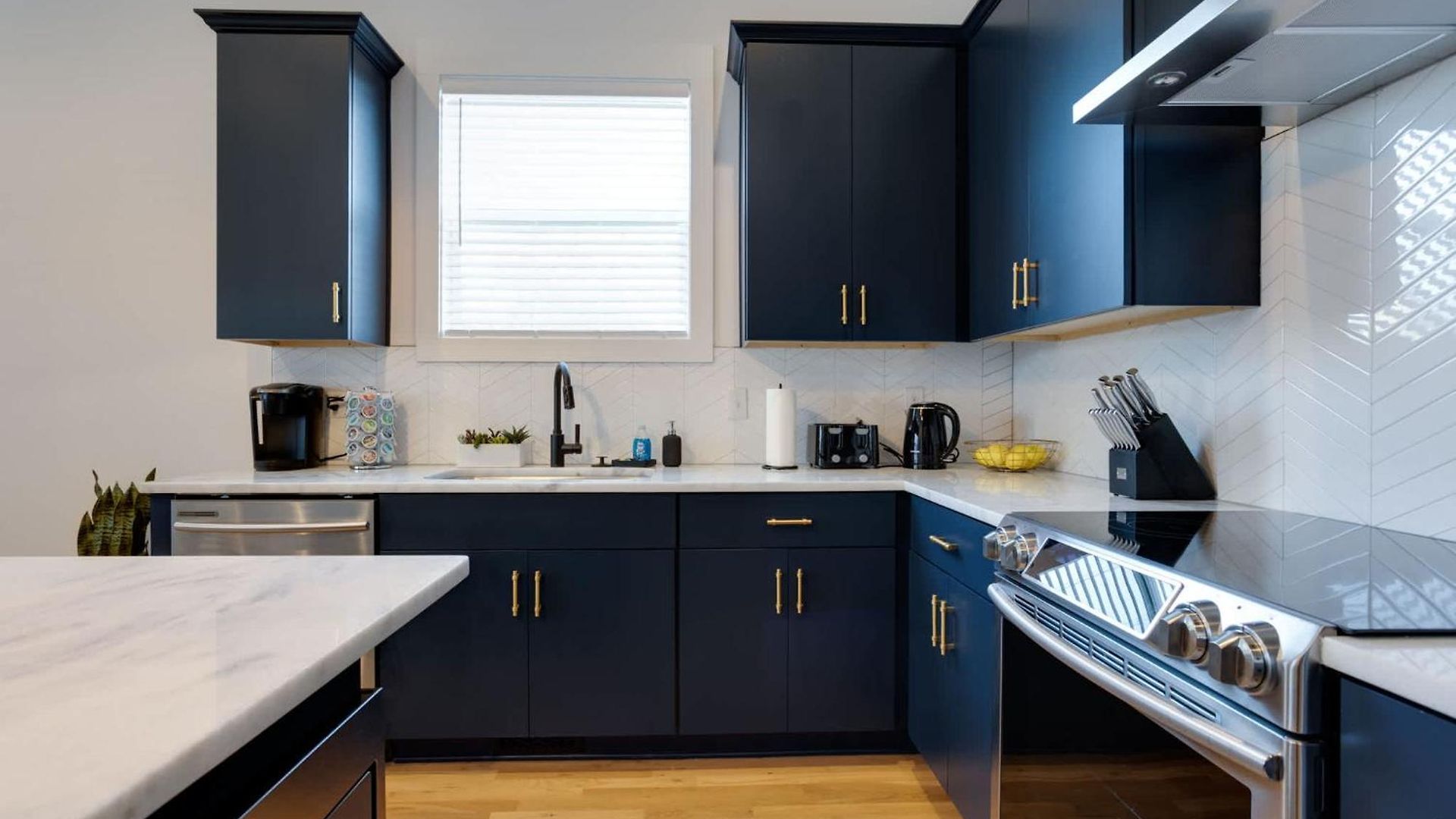 Twin Townhomes - 8br Sleeps 24 Near Dt Holiday home