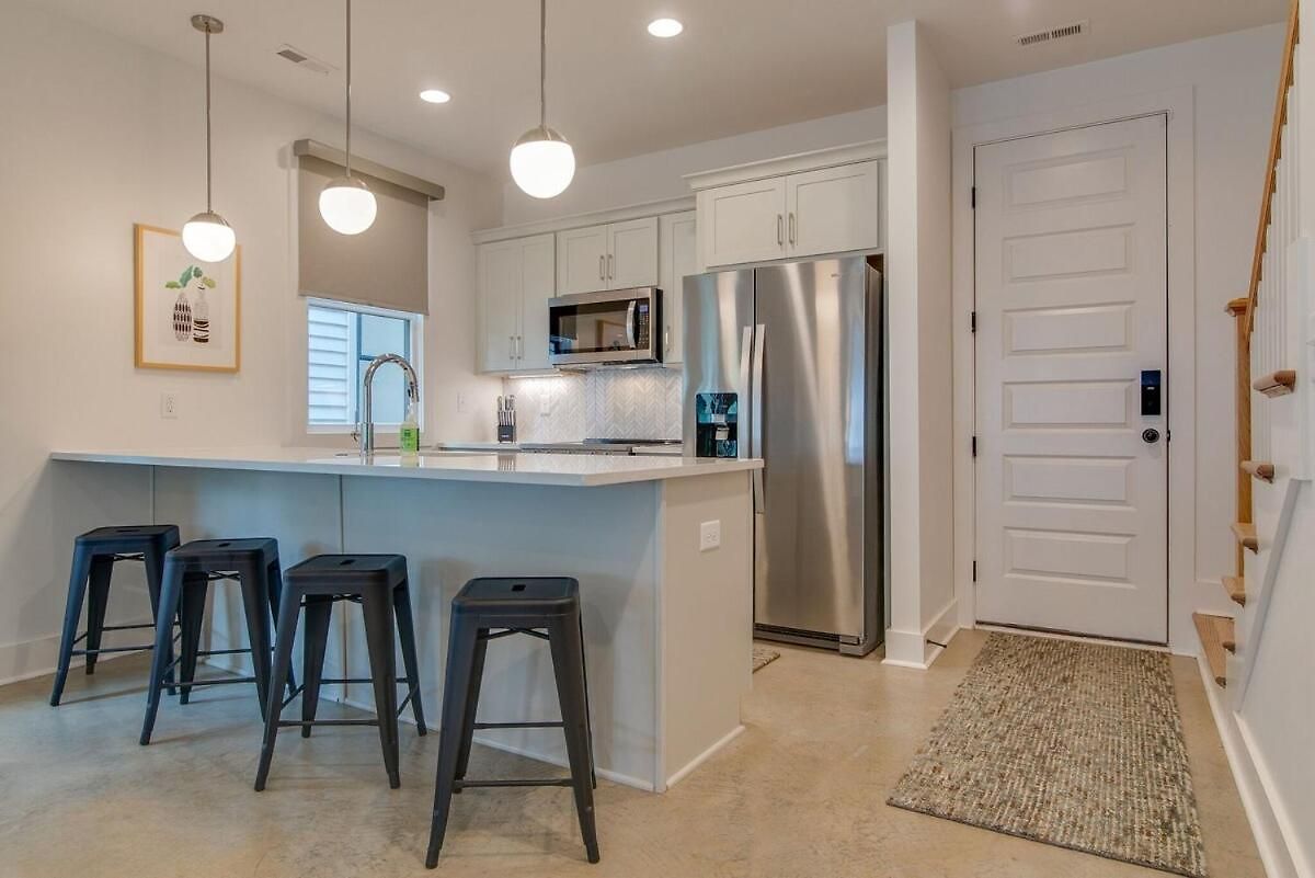 Holiday home Modern East Townhome Walk To Local Favorite Restaurants And Bars 2 Car Garage Smart Tvs In Every Near Five Points The Gulch And 10 Min To Broadway 24 Hr Hospitality Nashville