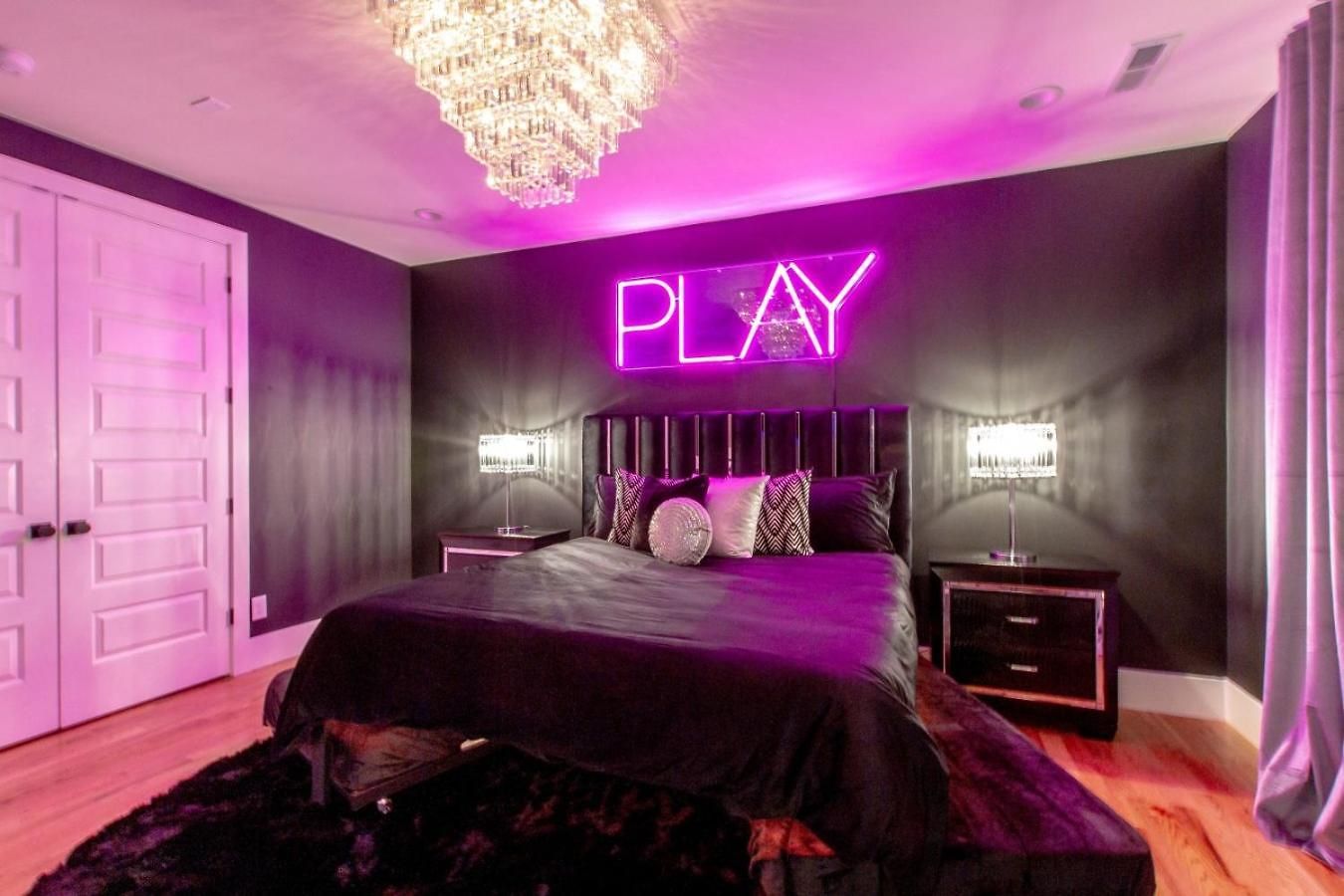 Playmate Lounge - Rooftop Hot Tub Game