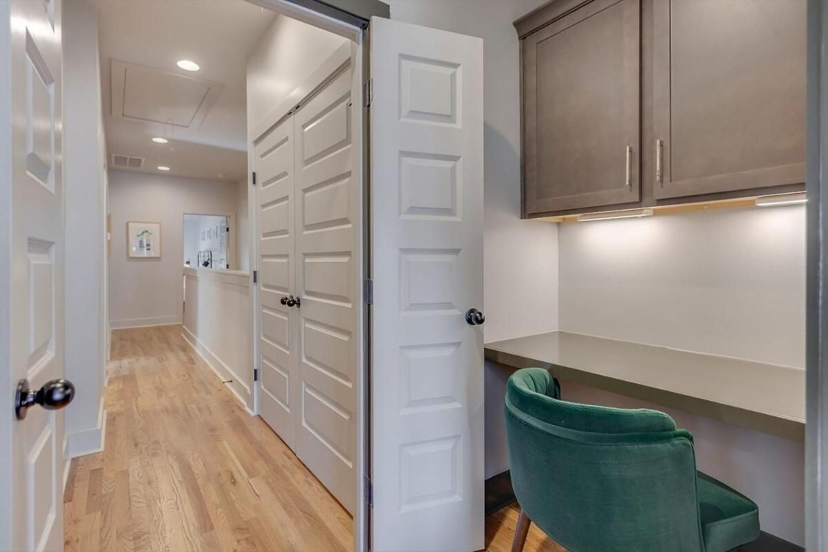 Spacious And Walkable East Nash Designer Twin Homes Sleep 20 With Smart Tvs Workspaces And Fast Wifi 2 Garages And Full Kitchens Walk To Mas Tacos 10 Min To Broadway 24 Hr Hospitality Nashville