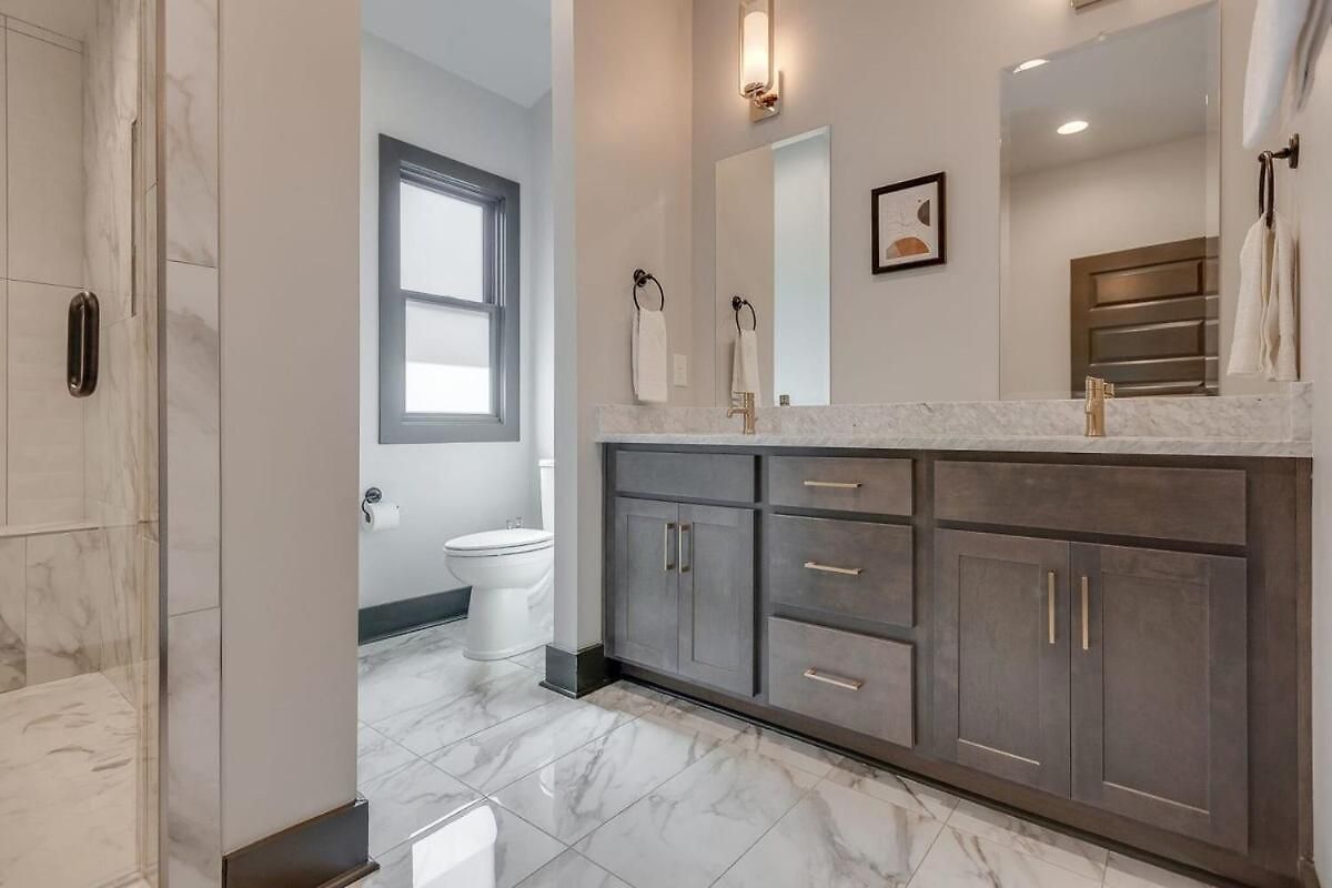 Holiday home Spacious And Walkable East Nash Designer Twin Homes Sleep 20 With Smart Tvs Workspaces And Fast Wifi 2 Garages And Full Kitchens Walk To Mas Tacos 10 Min To Broadway 24 Hr Hospitality
