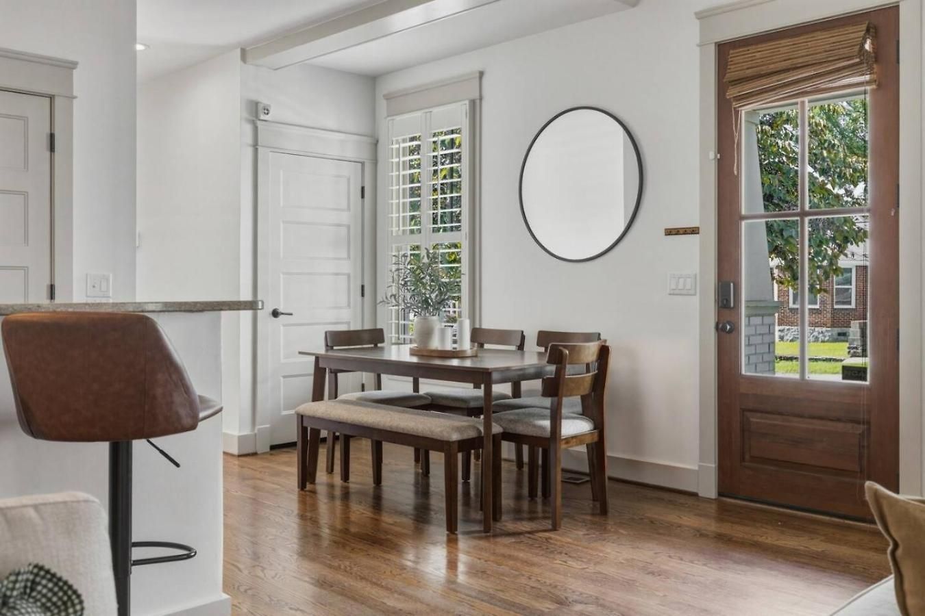 Sylvan Park With Fenced-in Yard, Porch, And Parking Holiday home