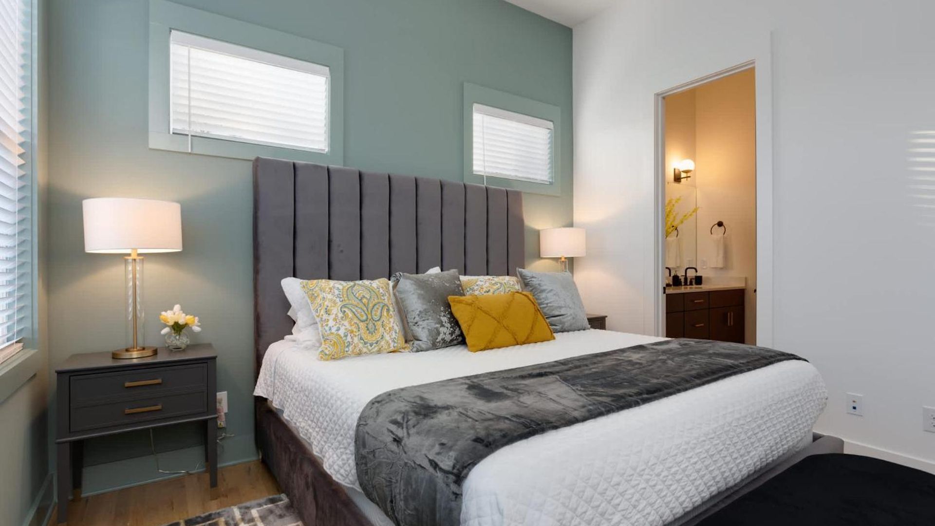 Holiday home Twin Townhomes - 8br Sleeps 24 Near Dt Nashville