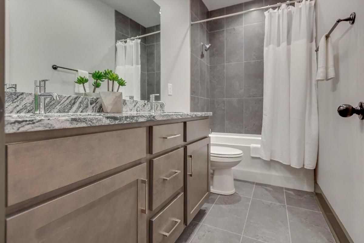 Holiday home Spacious And Walkable East Nash Designer Twin Homes Sleep 20 With Smart Tvs Workspaces And Fast Wifi 2 Garages And Full Kitchens Walk To Mas Tacos 10 Min To Broadway 24 Hr Hospitality Nashville