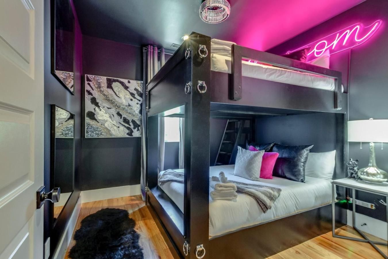 Holiday home Playmate Lounge - Rooftop Hot Tub Game