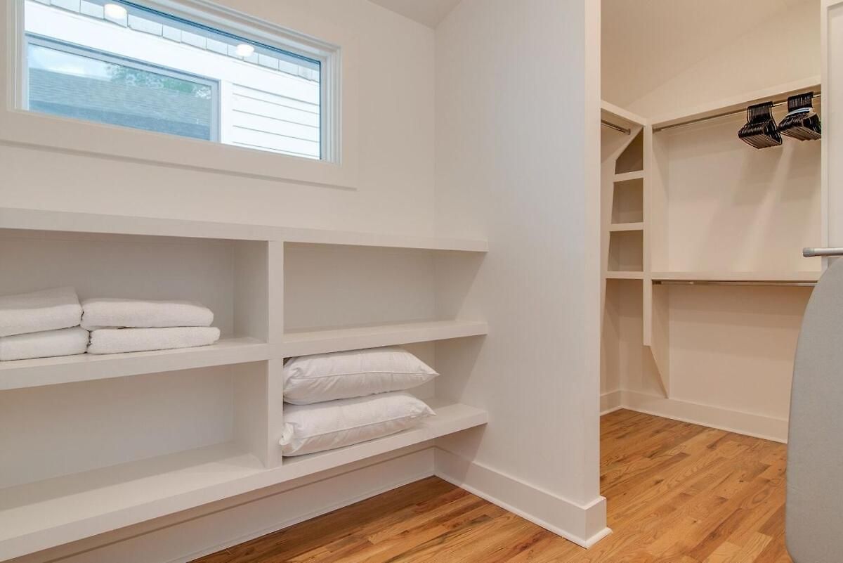 Modern East Townhome Walk To Local Favorite Restaurants And Bars 2 Car Garage Smart Tvs In Every Near Five Points The Gulch And 10 Min To Broadway 24 Hr Hospitality