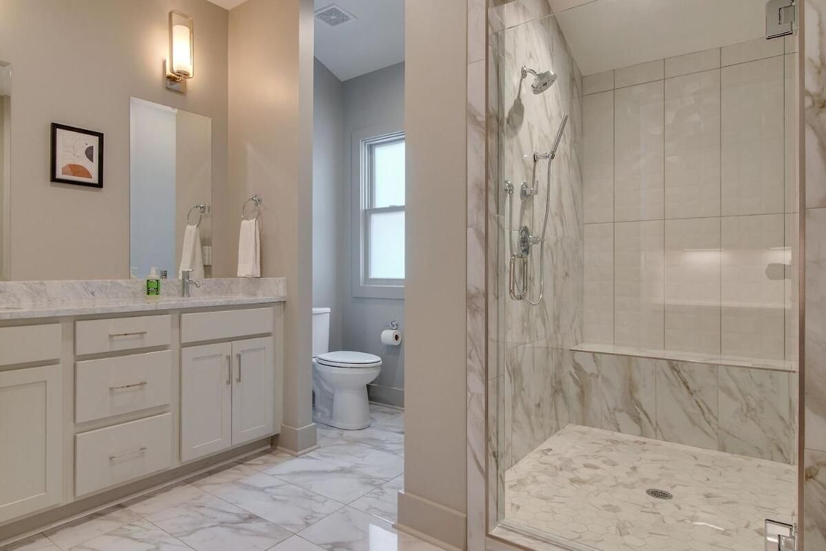 Modern East Townhome Walk To Local Favorite Restaurants And Bars 2 Car Garage Smart Tvs In Every Near Five Points The Gulch And 10 Min To Broadway 24 Hr Hospitality Holiday home
