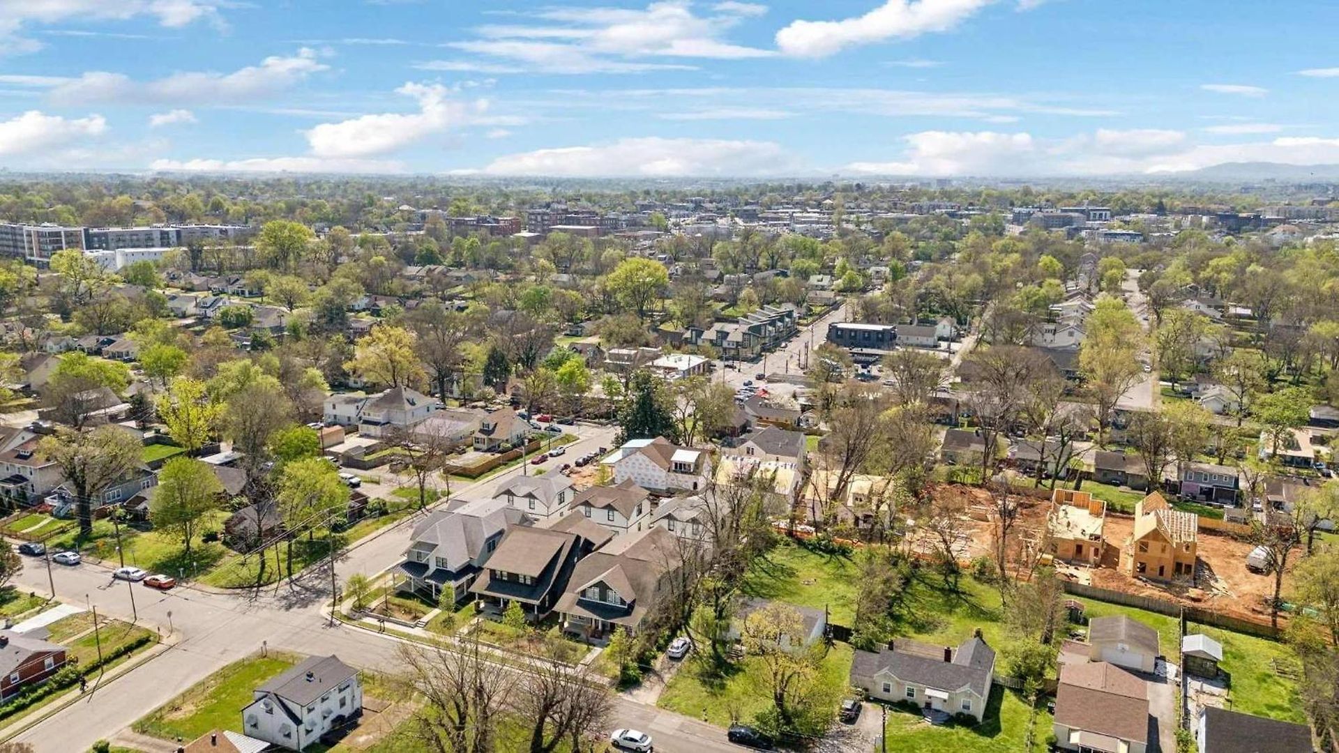 Spacious And Walkable East Nash Designer Twin Homes Sleep 20 With Smart Tvs Workspaces And Fast Wifi 2 Garages And Full Kitchens Walk To Mas Tacos 10 Min To Broadway 24 Hr Hospitality Nashville