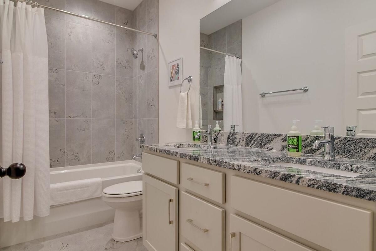 Modern East Townhome Walk To Local Favorite Restaurants And Bars 2 Car Garage Smart Tvs In Every Near Five Points The Gulch And 10 Min To Broadway 24 Hr Hospitality * Nashville