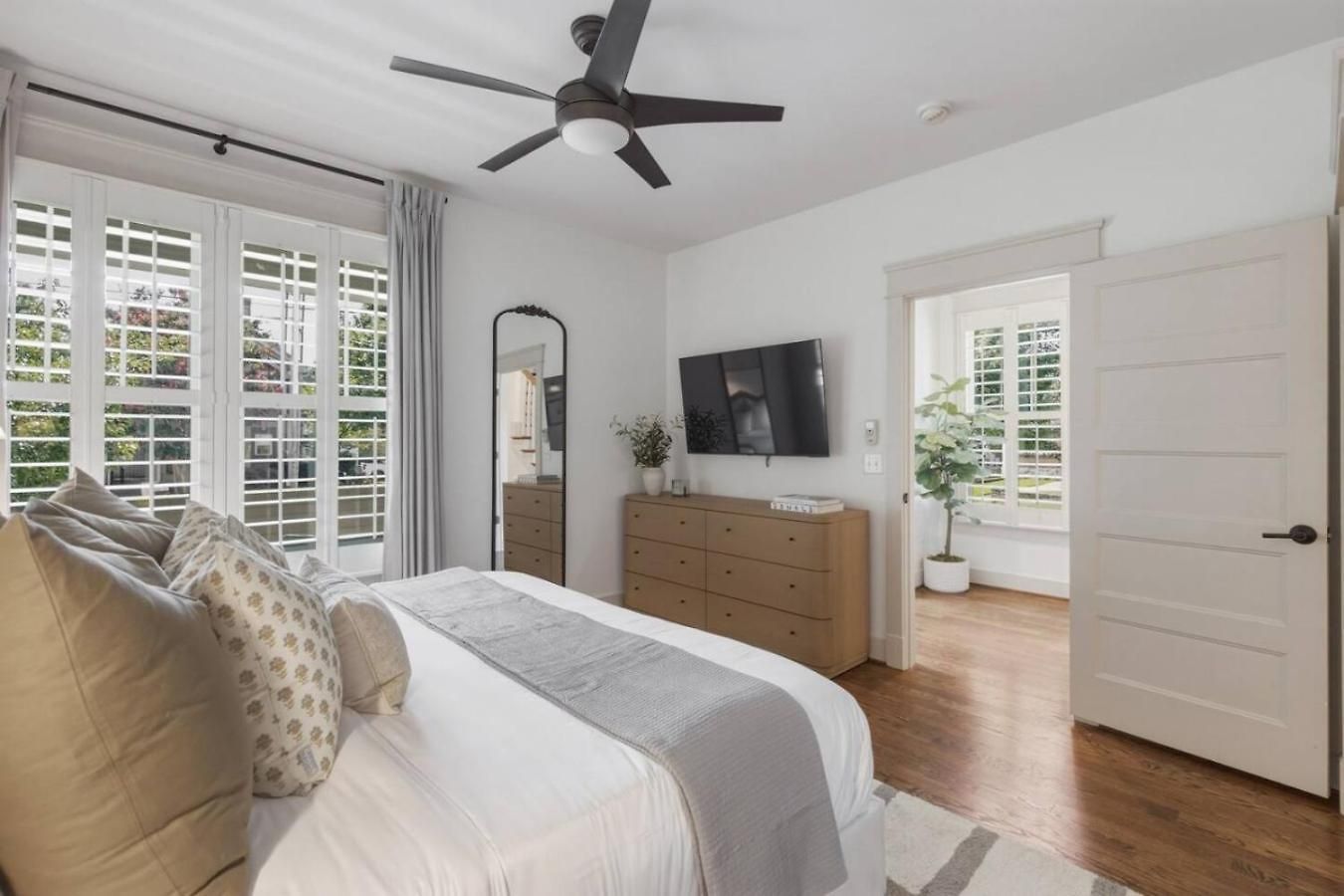 Sylvan Park With Fenced-in Yard, Porch, And Parking Nashville